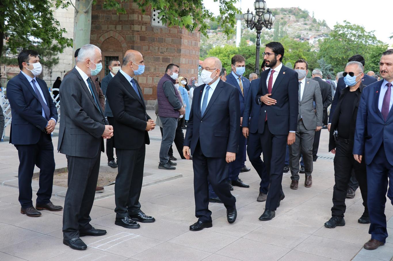 Ahmet Tekdal dualarla son yolculuğuna uğurlandı